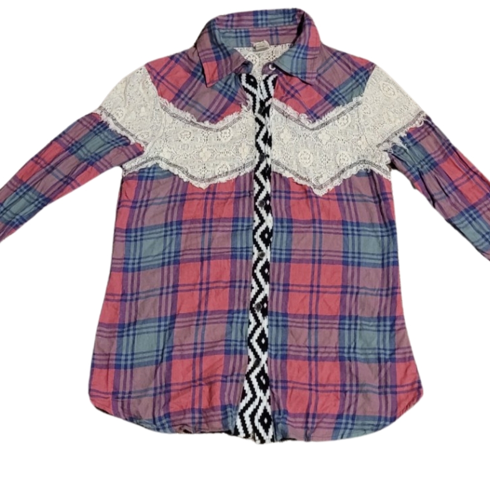 50% or more! Lace and plaid gimmicks by BKE button Down top xs